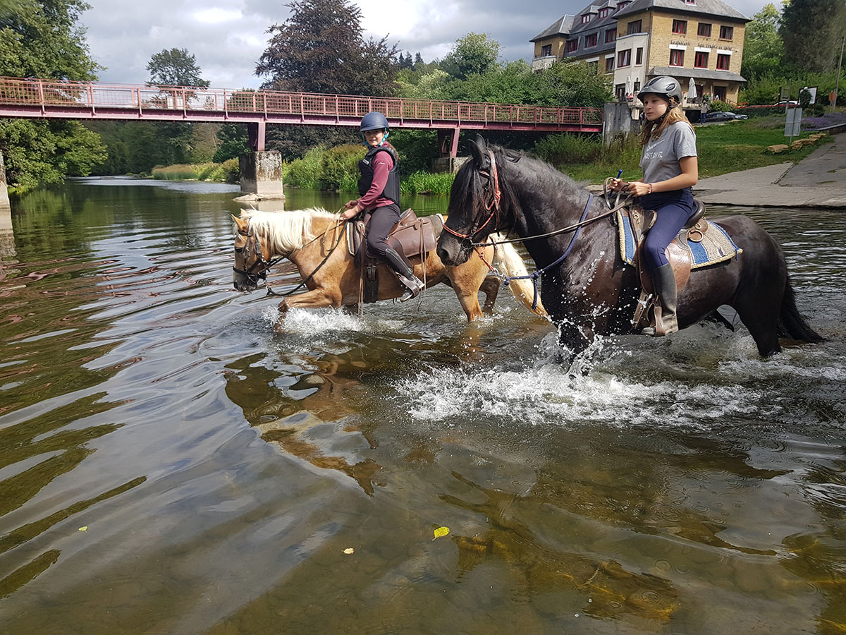Traversée de la Sémois à cheval